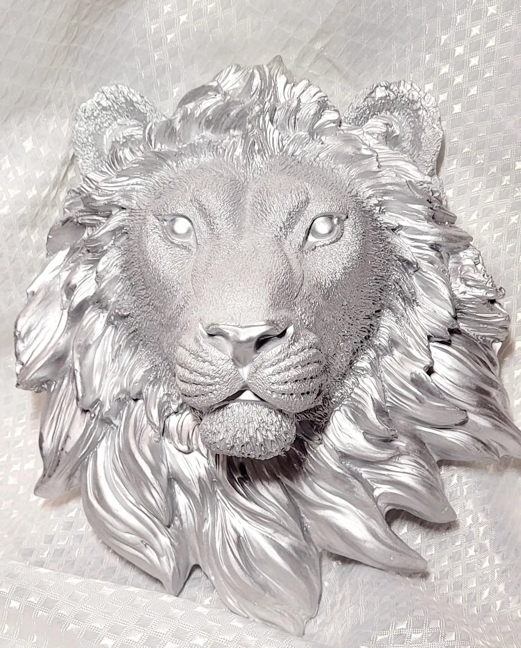 Tête de lion en argent